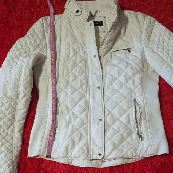 Elegant Cream Quilted Women's Jacket - Picture 3 of 14